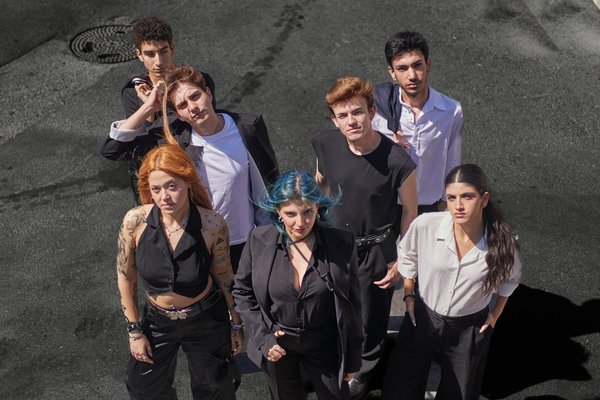 Revamp Your Work Attire: Uncover the Must-Have Skirt Trends of 2023 for Professional Women in the UK!